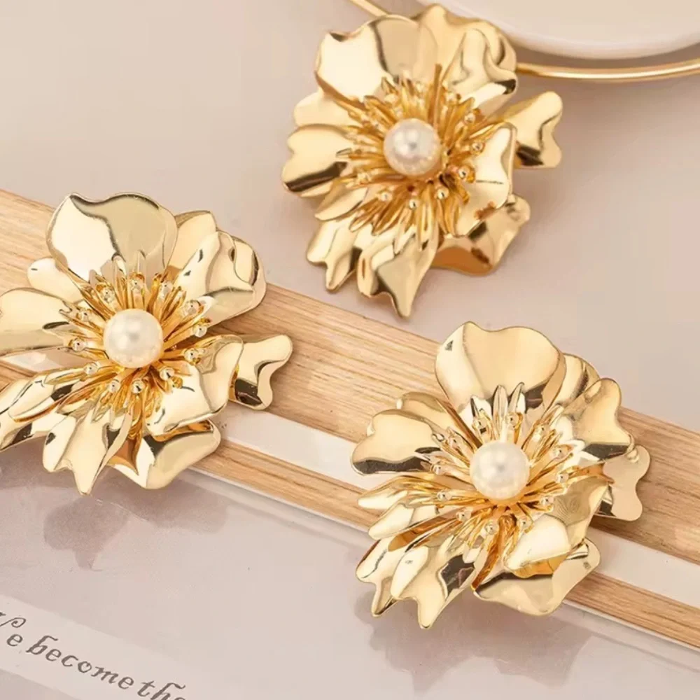 ZARA lux unique Gold Floral Pearl Earrings